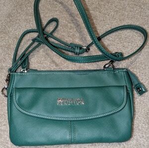 Green Kenneth Cole crossbody/wristlet